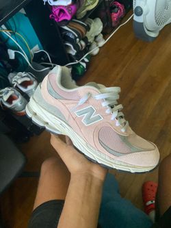New balance 2002r pink