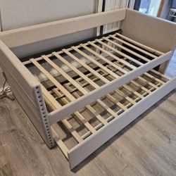 Twin Daybed & Roll Out Trundle 