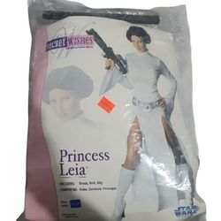 Princess Leia STAR WARS,  DISNEY Adult Woman's Halloween Costume.  Size XS /S . *Dress *Belt  *Wig.