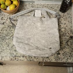 Lululemon On My Level Tote Bag Brand New