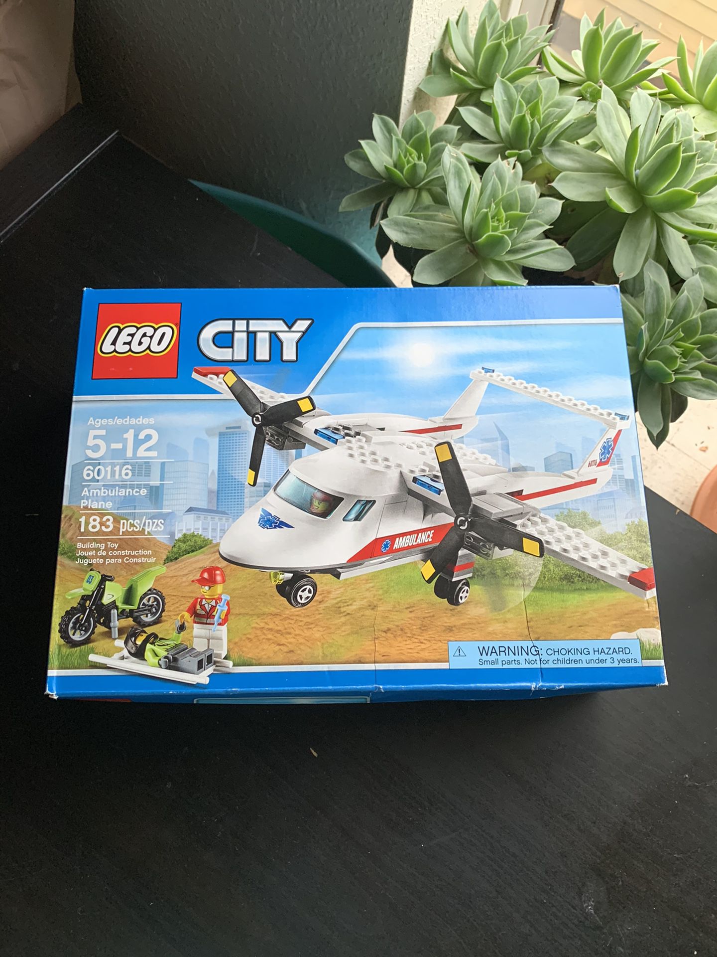 LEGO city ambulance plane ( NEW )