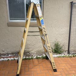 6ft Ladder - Escalera De 6 Pies 