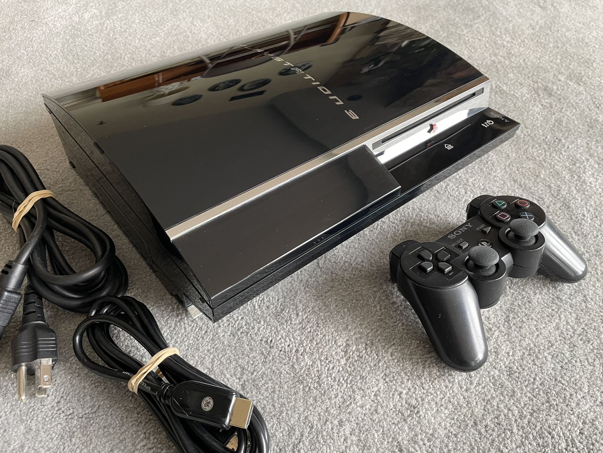80 GB PlayStation 3 CECHE01 ***plays PS2 disks***