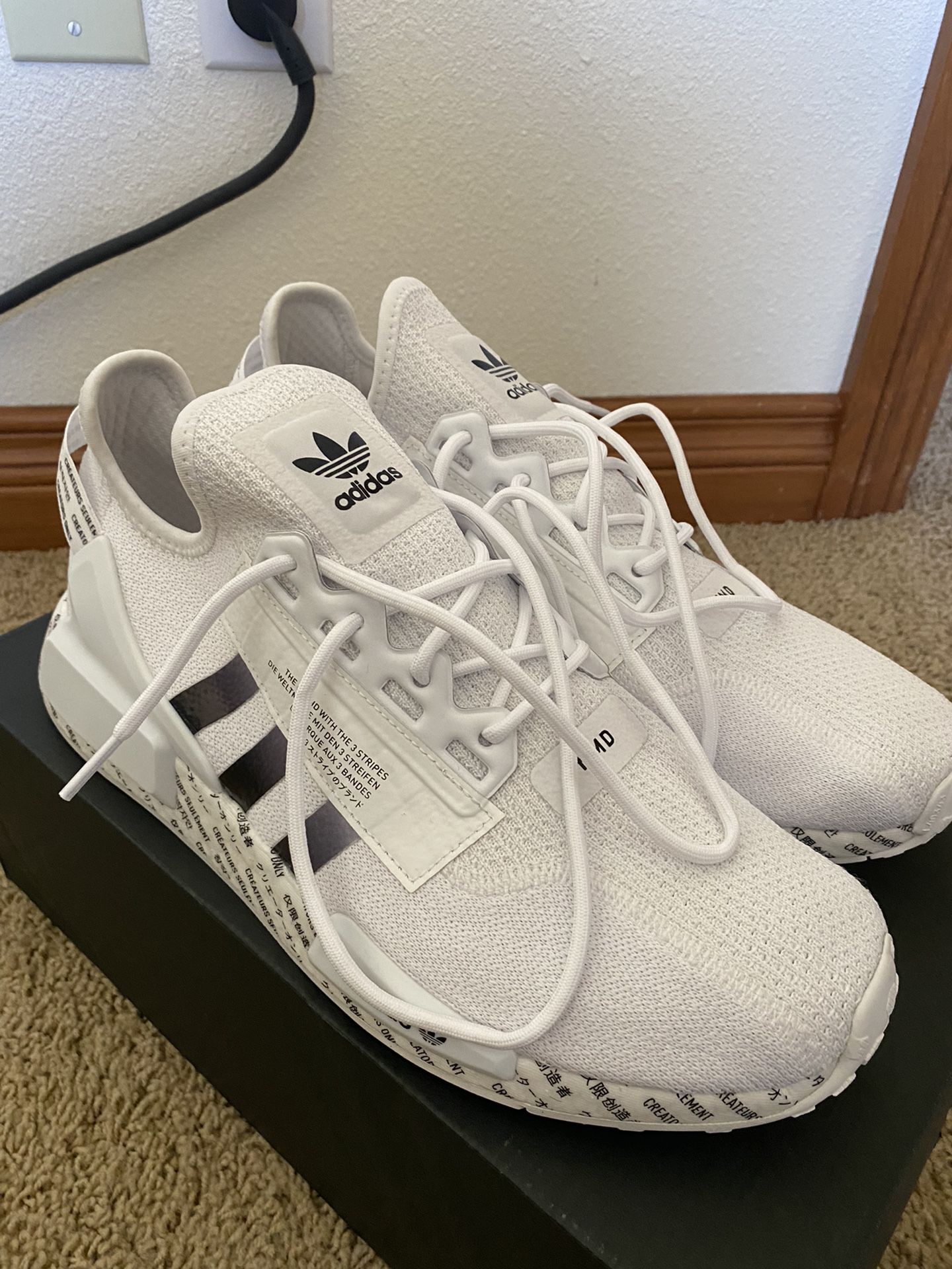 dobbelt Dripping melodramatiske Adidas NMD R1 for Sale in Vancouver, WA - OfferUp
