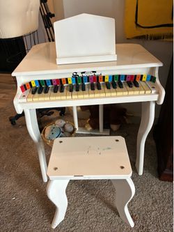 Schoenhut 37-key Baby Grand Piano