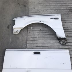 1995 Ford Ranger Fender $35 & Tail Gate $35 Damaged Parts