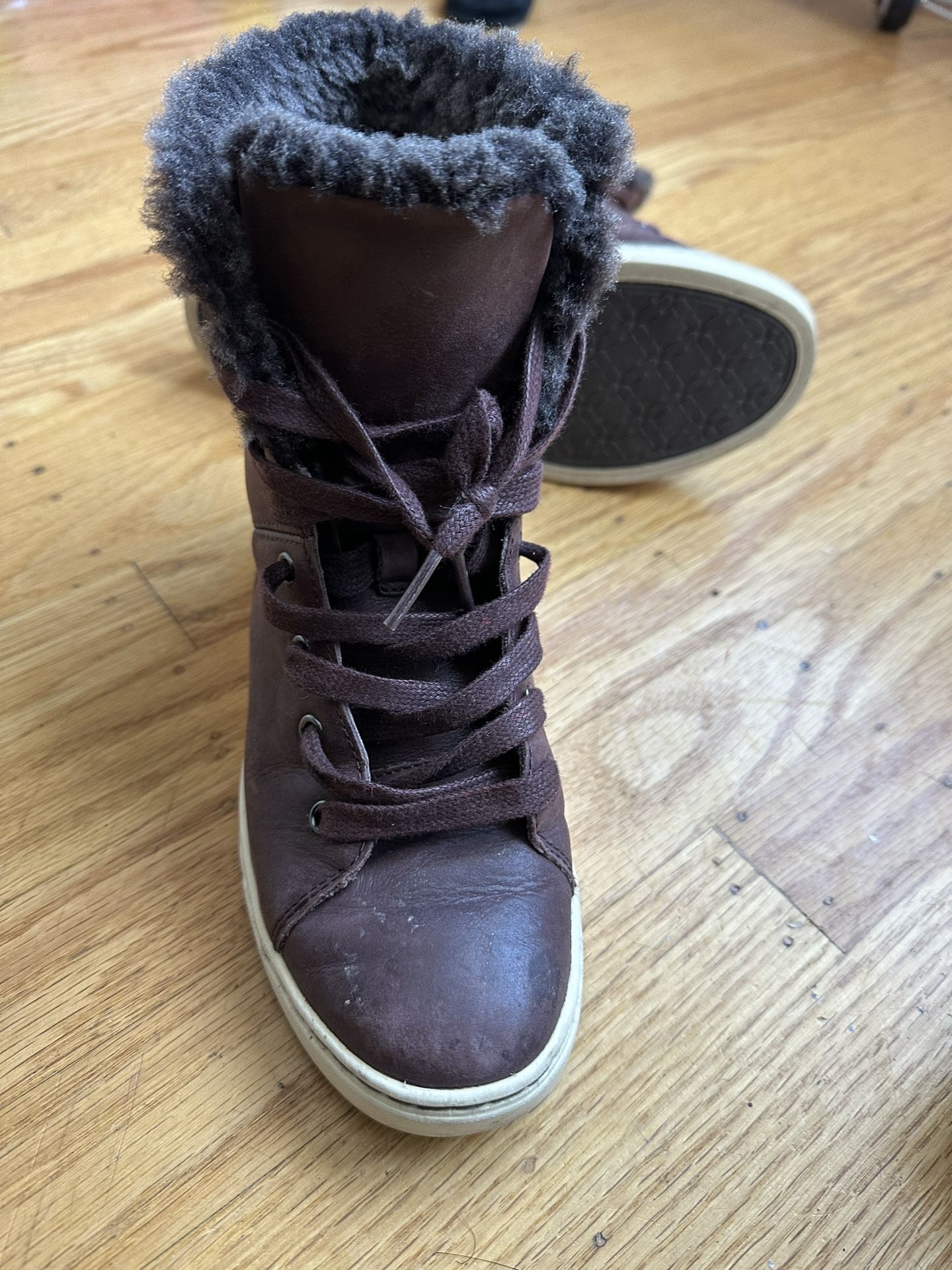 UGG Croft Luxe Quilt Winter Sneaker Boots Womens Size 6.5 EU 37.5