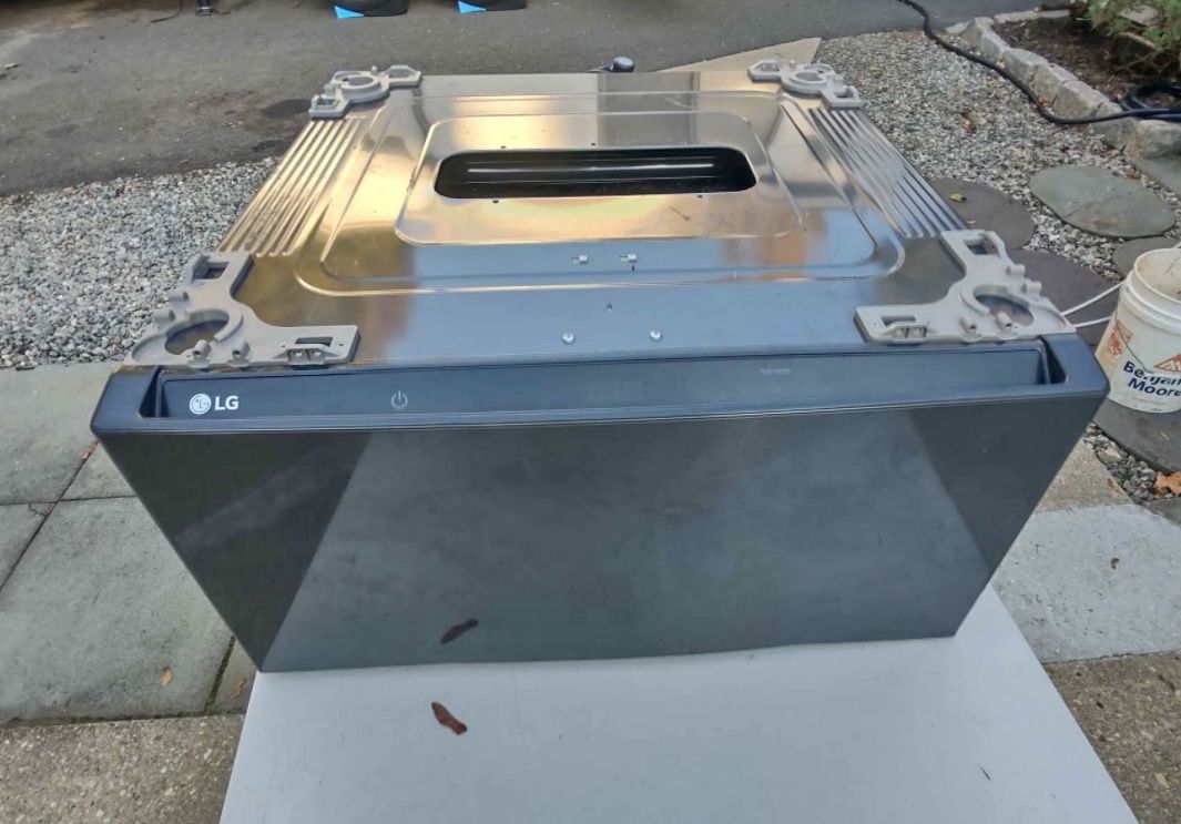 LG Pedestal Washing Machine