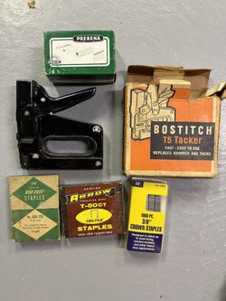 Staple Gun With Staples