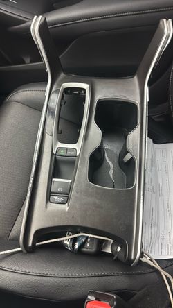 2019 Honda Accord center console