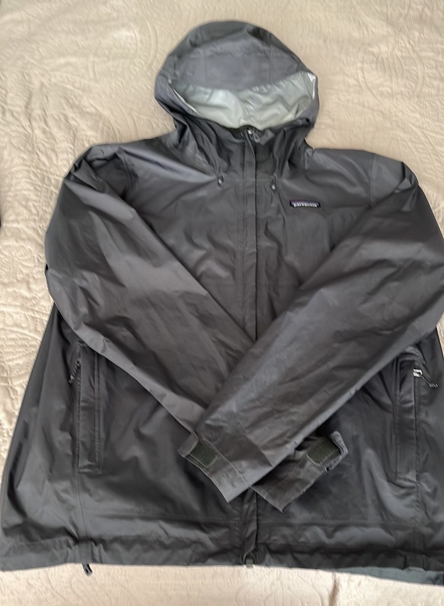 Patagonia Rain jacket men’s size M