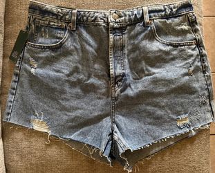 Woman’s Jean shorts with rips