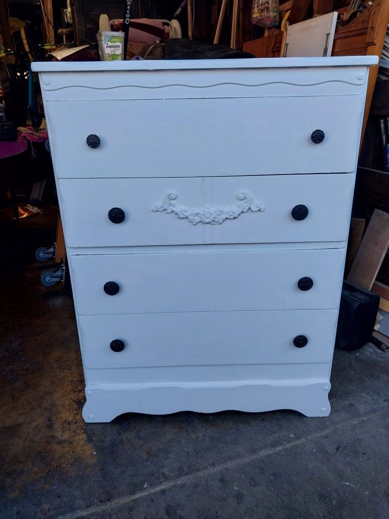 VINTAGE SOLID WOOD DRESSER