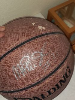 Earvin "Magic" Johnson signed basketball