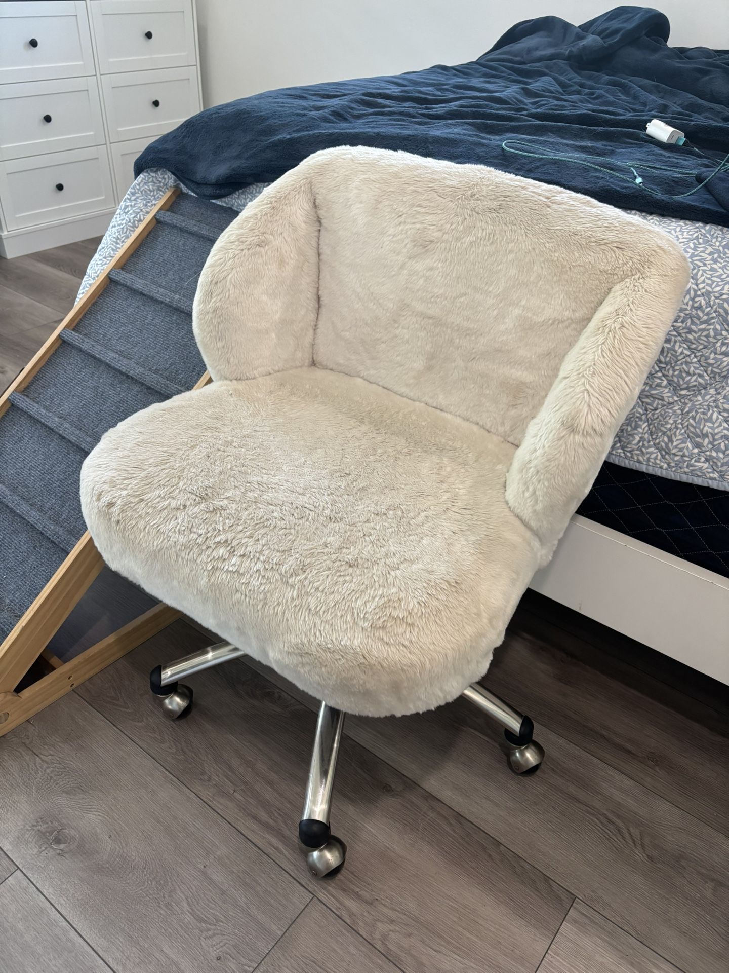 ✨ Cozy Faux Fur Swivel Office / Vanity Chair ✨