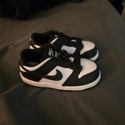 Nike dunk low panda size 8c