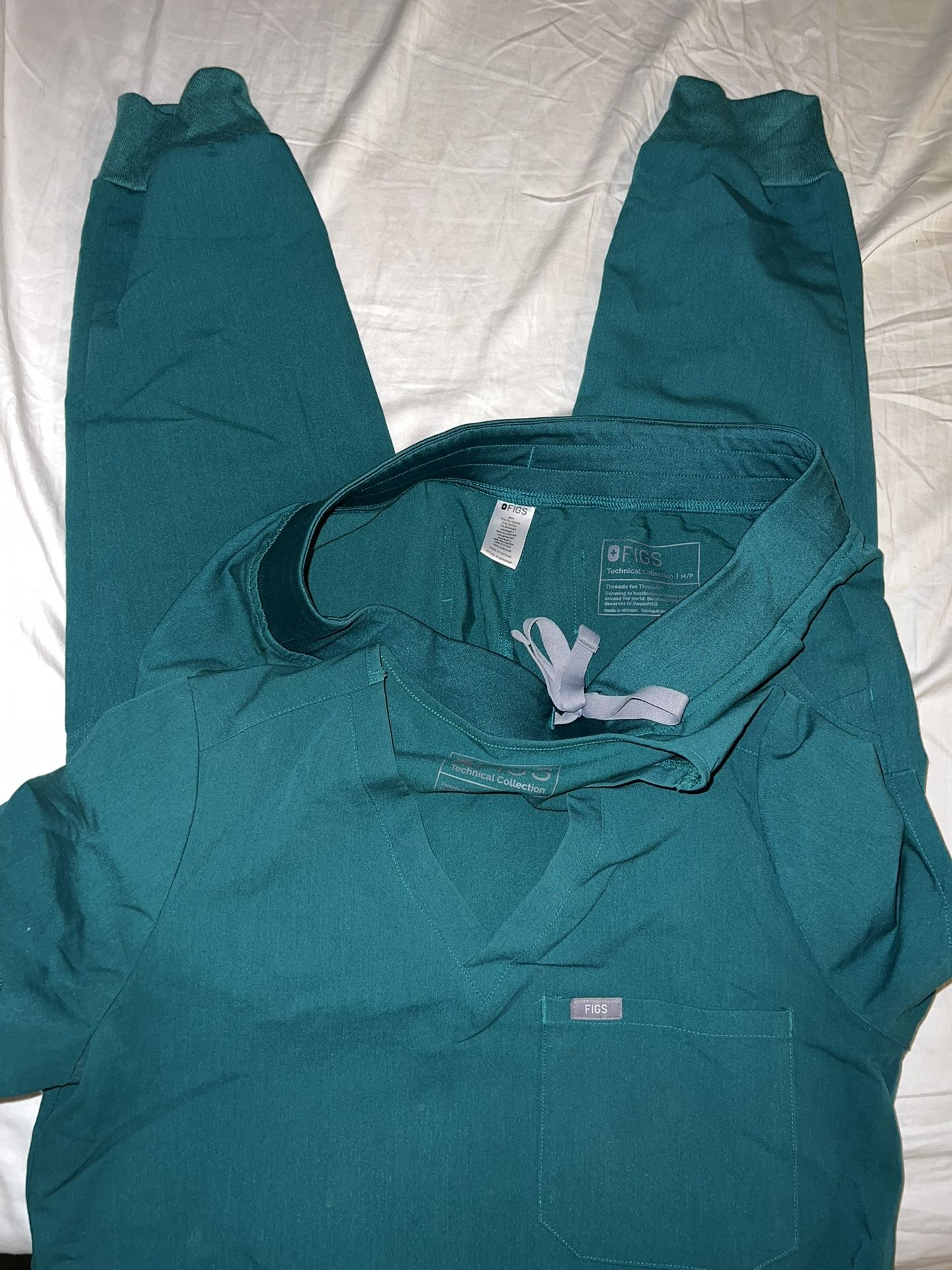 FIGS Scrub Set