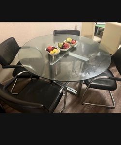 Round Dining table for sale