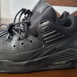 Jordan Nike Max Aura 5 6Y Black Boys