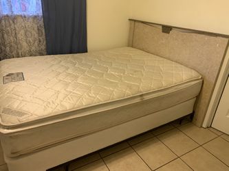 BED WITH HEAD BOARD & MIRROR