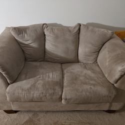 Comfy loveseat/couch