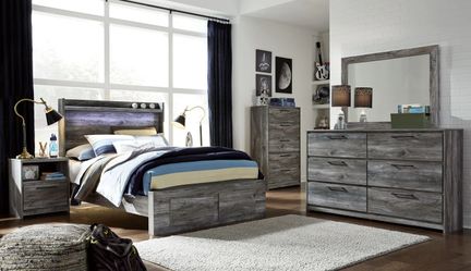 4 PCS BEDROOM SET, QUEEN BED FRAME, DRESSER, MIRROR AND NIGHTSTAND  - [NEW]