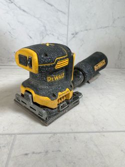 DeWalt DCW200 20V XR Brushless 1/4 Sheet Palm Sander (A1G011427)