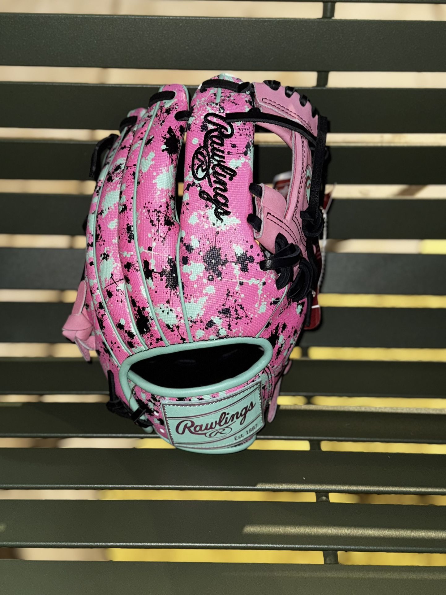 Rawlings 11.5” Splatter Heart Of The Hide Series Glove 2025