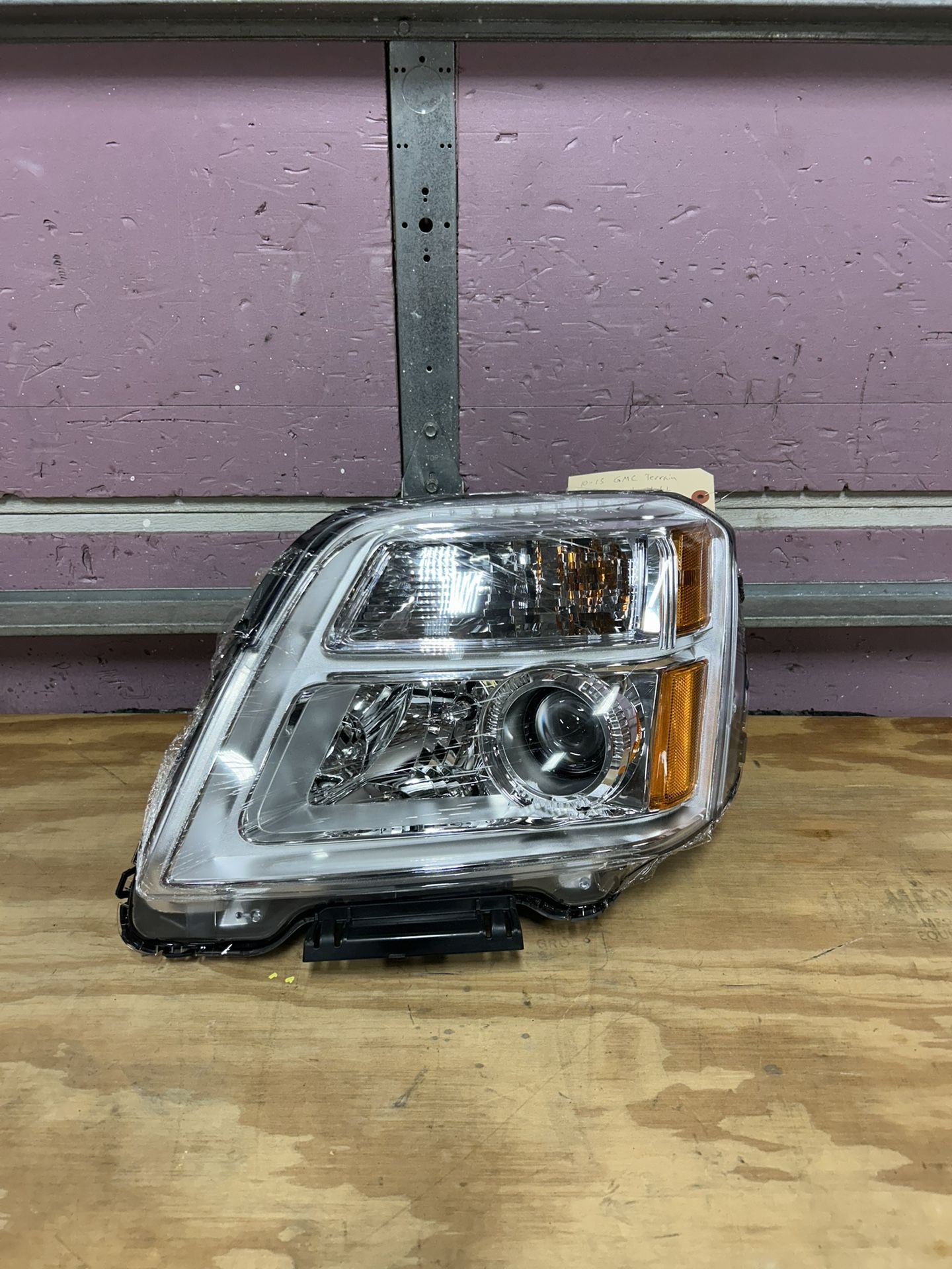 10-15 GMC Terrain Left Side Headlight