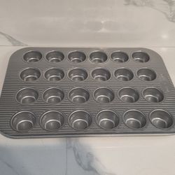 USA Pan Bakeware Mini Cupcake and Muffin Pan, Nonstick Quick Release Coating, 24-Well, Aluminized Steel