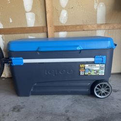 110 Qt Wheeled Igloo Cooler 