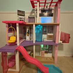 Barbie Dream House: 3 story, lights and sound