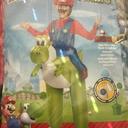 Súper Mario Or Súper Luigi Riding Yoshi Inflatable