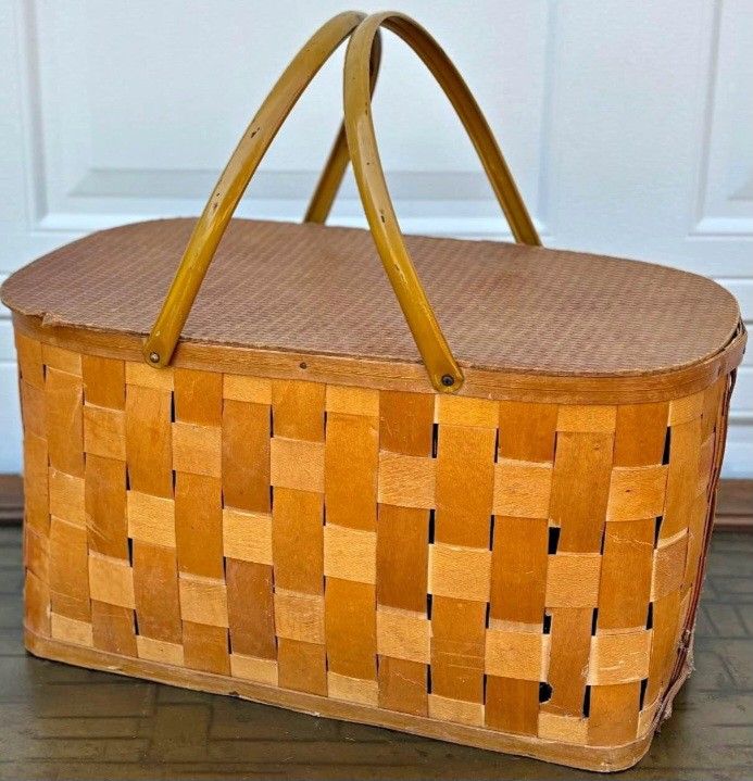 Really Nice Vintage Picnic Basket $10 Or Make Me An Offer