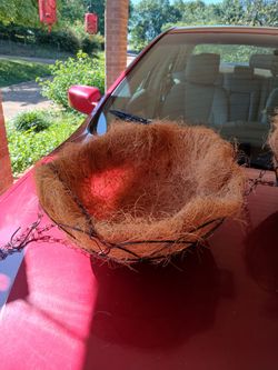 Metal hanging baskets