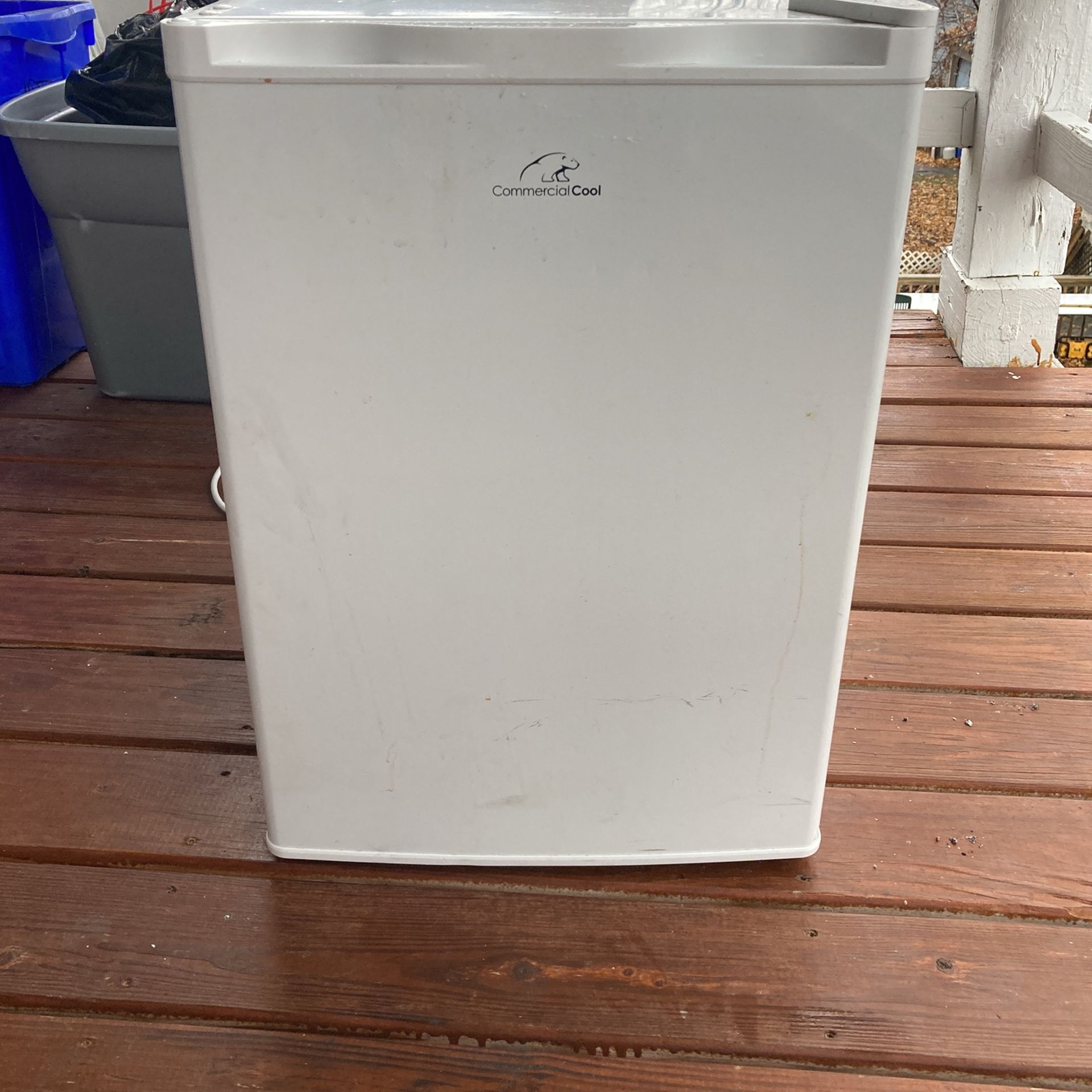 Mini refrigerator