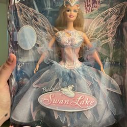 BARBIE SWAN LAKE COLLECTORS IN BOX 
