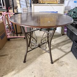 Round Table 