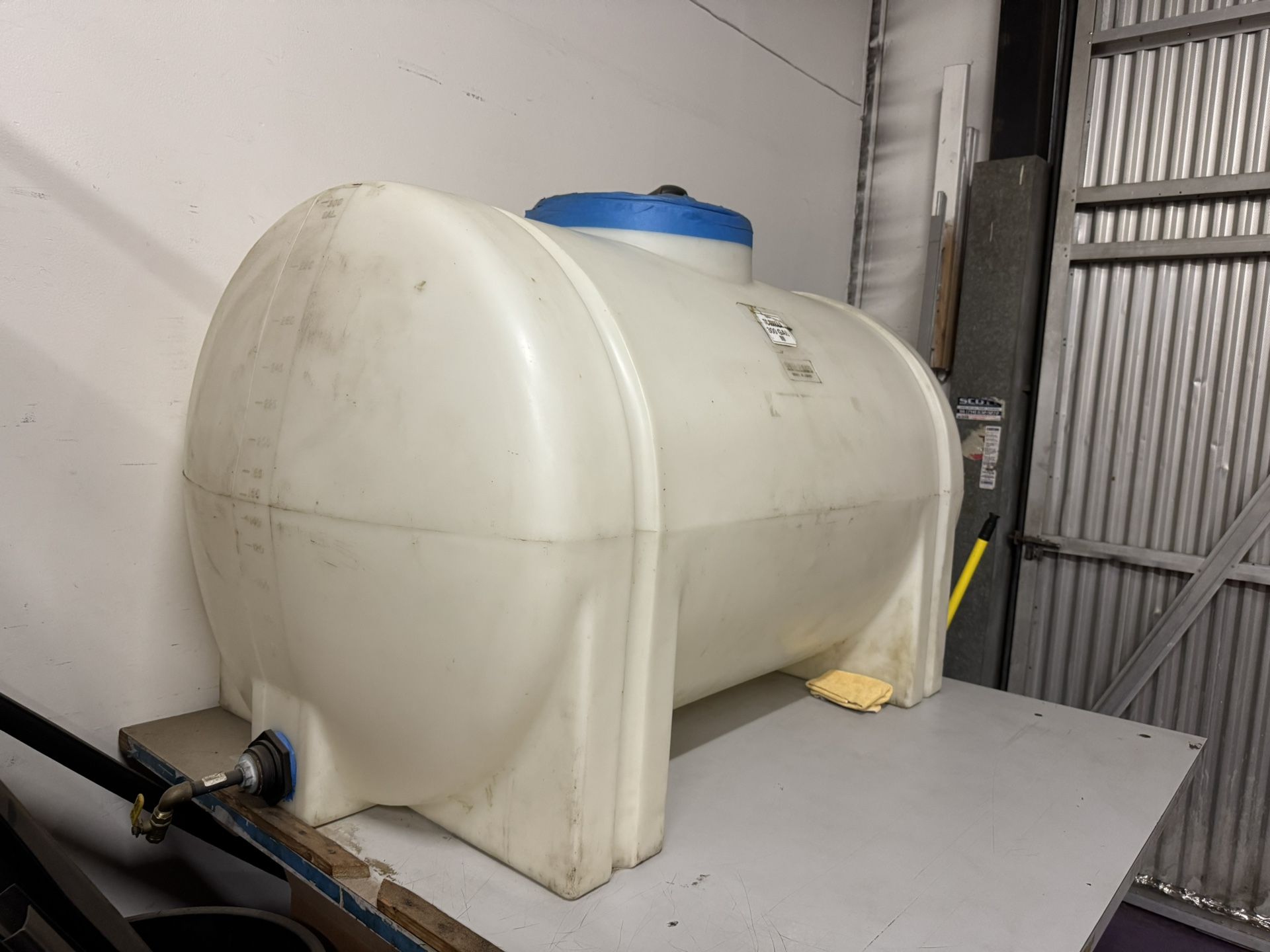 300 Gallon Chemtainer Horizontal Leg Tank – Heavy Duty