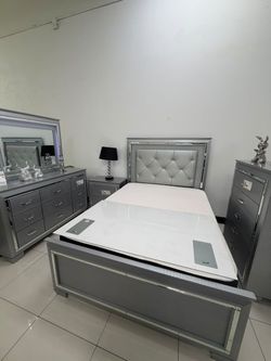 Juego de dormitorio size Queen plateado/ Oferta Express