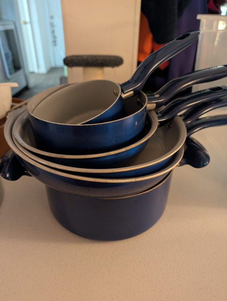 Ceramic lined pot and pan set