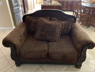 Sofa traditional style