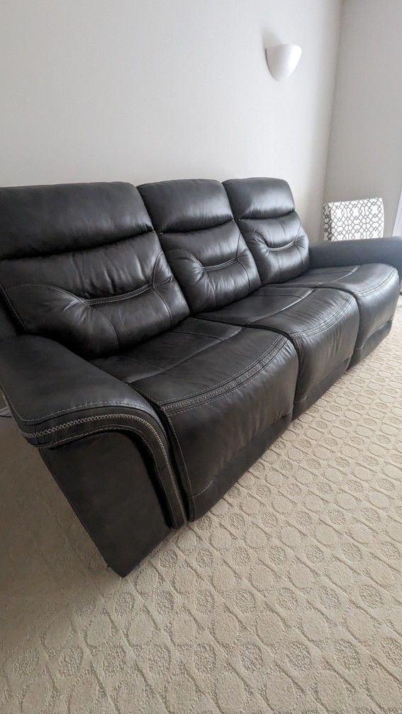 (3-Seat) Leather Power Recliner Couch with USB!