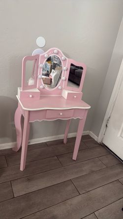 Pink kids vanity