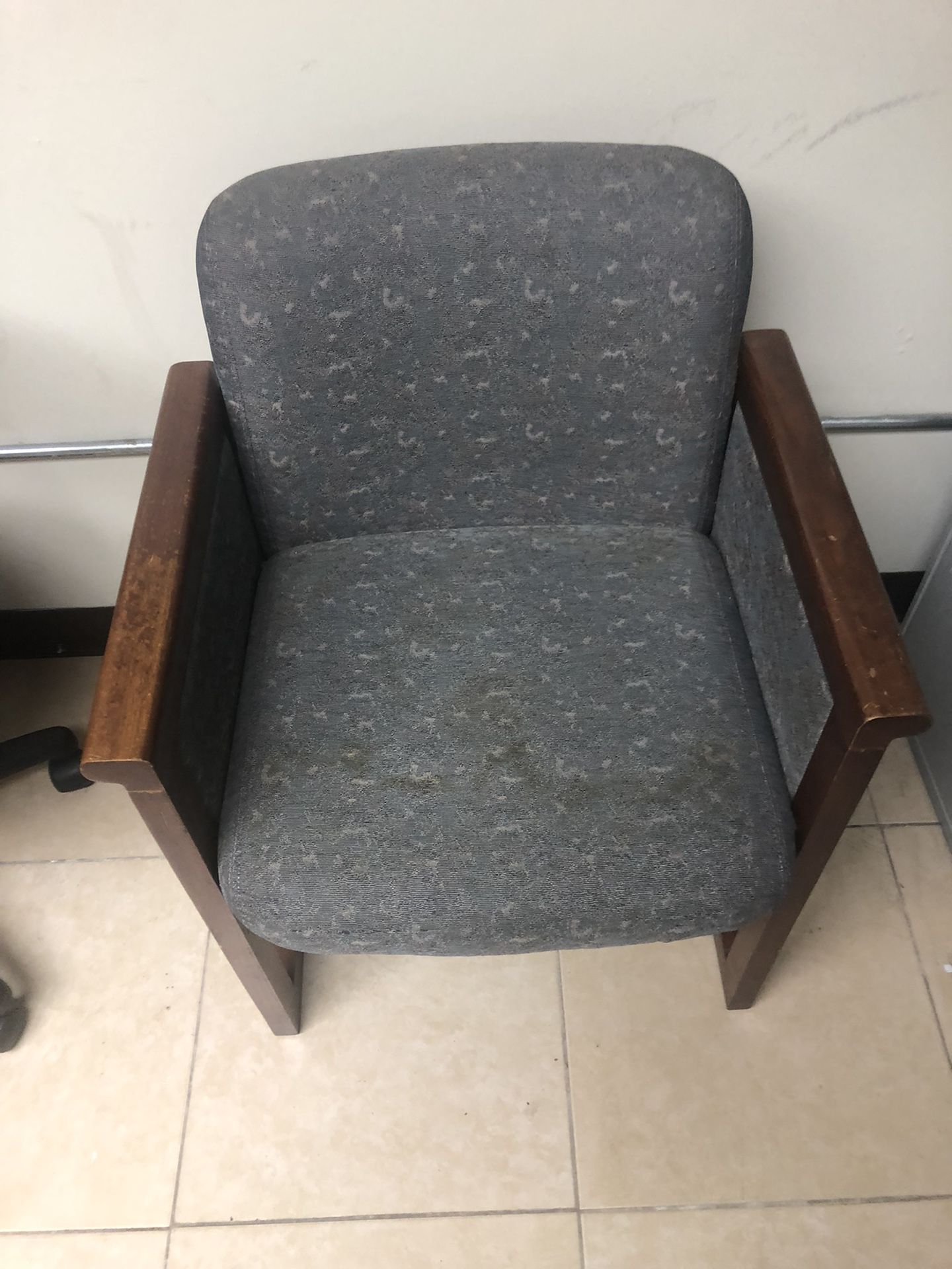 FREE OFFICE FURNITURES 