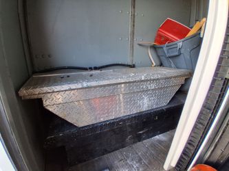 Truck tool box