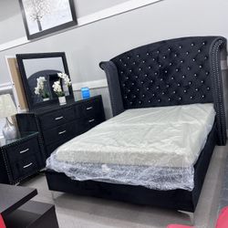 Beautiful Queen Bedroom Set 🖤 Black Velvet 