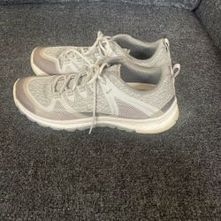 Keen Sneakers Size 9.5