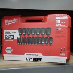 MILWAUKEE 19PC. /P.  1/2" DRIVE IMPACT SOCKET KIT 