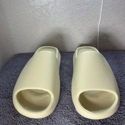 Yeezy Slides 